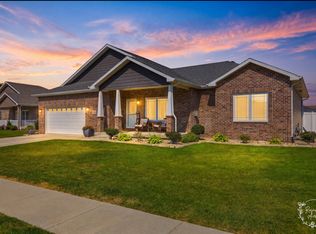 2020 Summerfield Ln, Bourbonnais, IL 60914