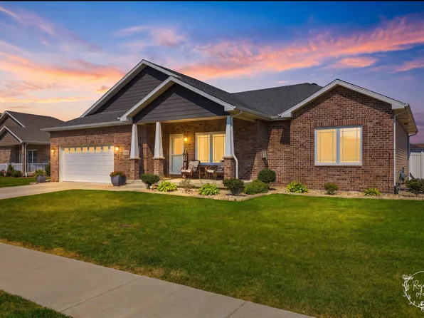 2020 Summerfield Ln, Bourbonnais, IL 60914