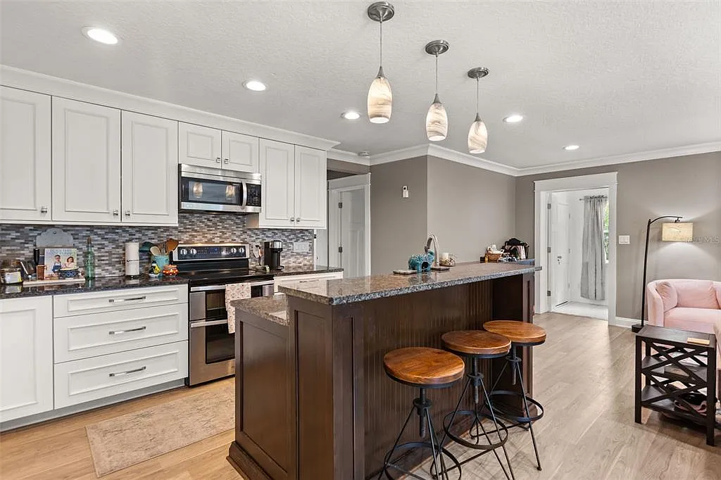 3 bed, 2.0 bath, 1628 sqft, $2,800 — Photo 4