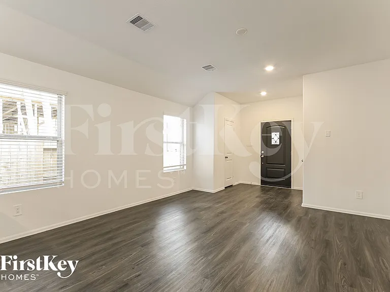 18438 Summit Ranch Dr — Photo 3