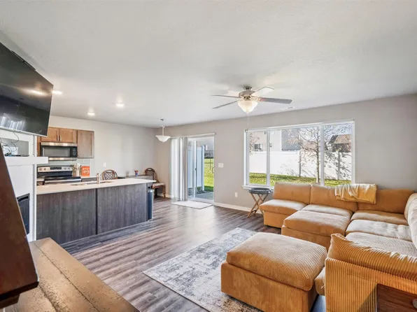 747 NE Macey Way, Waukee, IA 50263