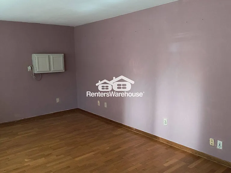 1901 Emerson Ave S #102 — Photo 6