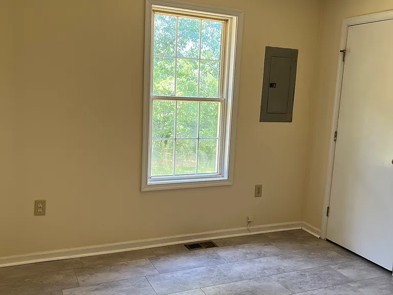 671 Boxwood Rd — Photo 2