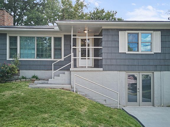 3rd image of 105 Bennett Pl