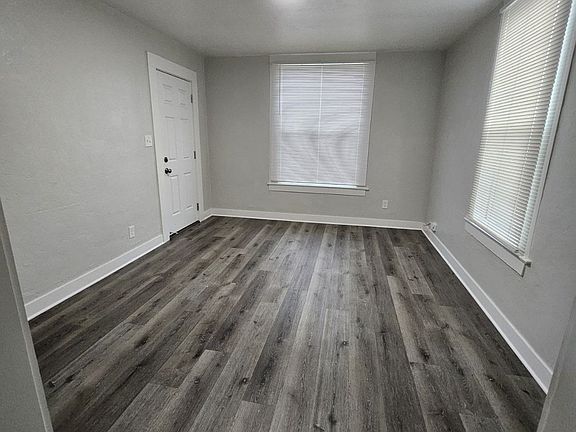 3rd image of 301 E Myrtle St #1