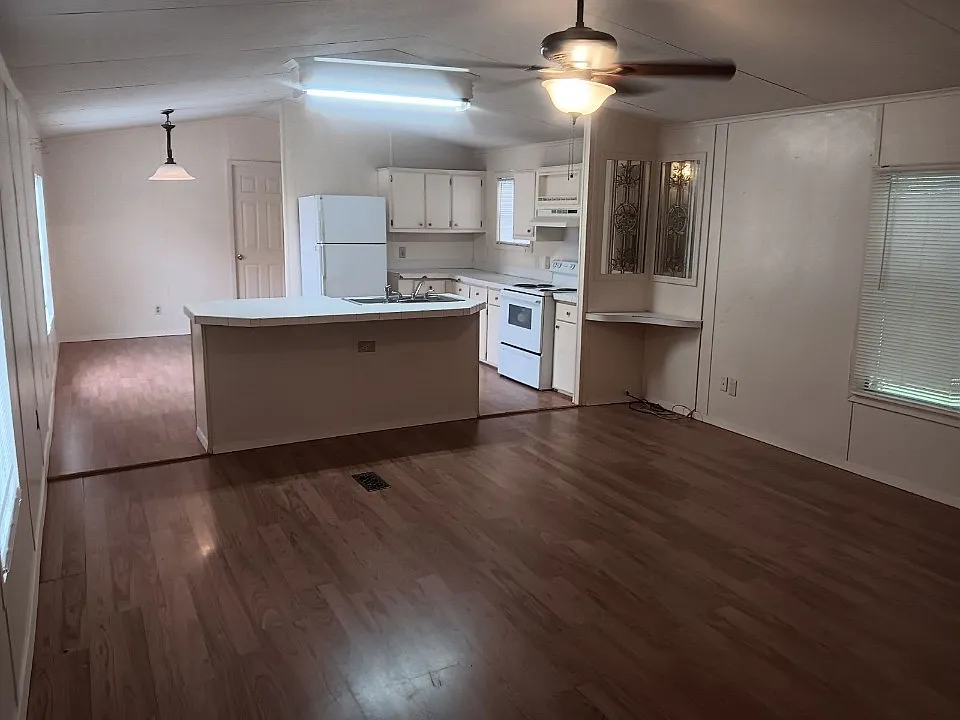 Building Photo - 362 Calcasieu Ave