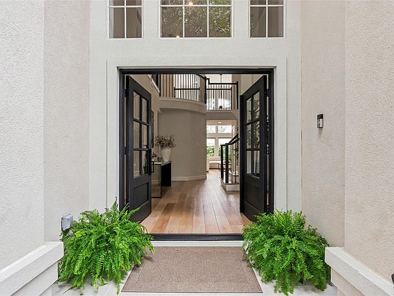 3rd image of 3 Edgecliff Pl