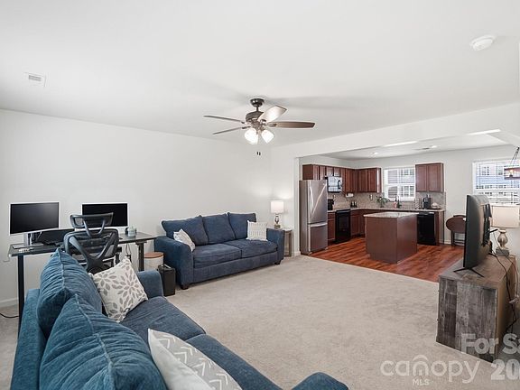 4th image of 923 Taybyn Rd