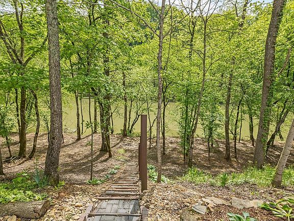 5th image of 253 Hiawassee Ln