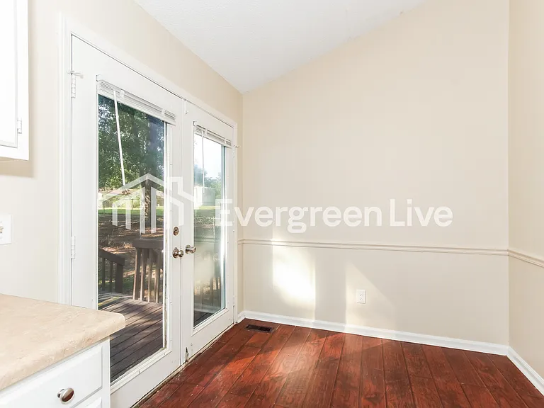 313 Netherland Dr — Photo 5