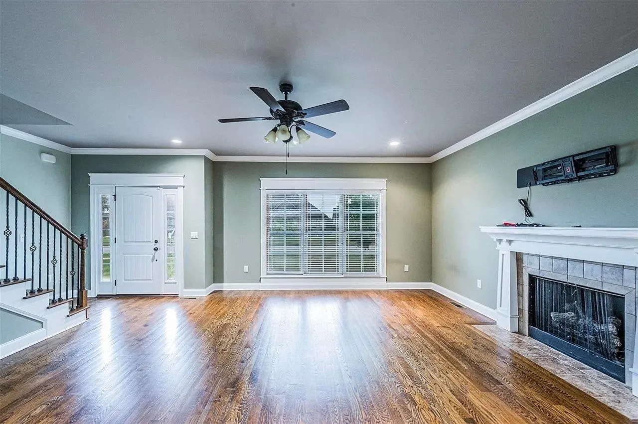3 bed, 2158 sqft, $2,350 — Photo 3