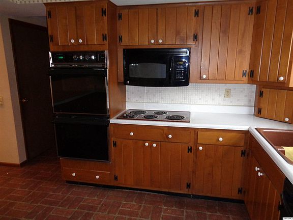 3rd image of 4221 Country Meadows Ln