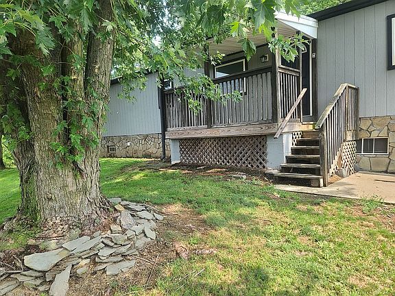3rd image of 231 N Colebrook Rd