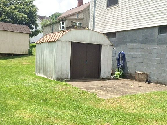 Small storage shed