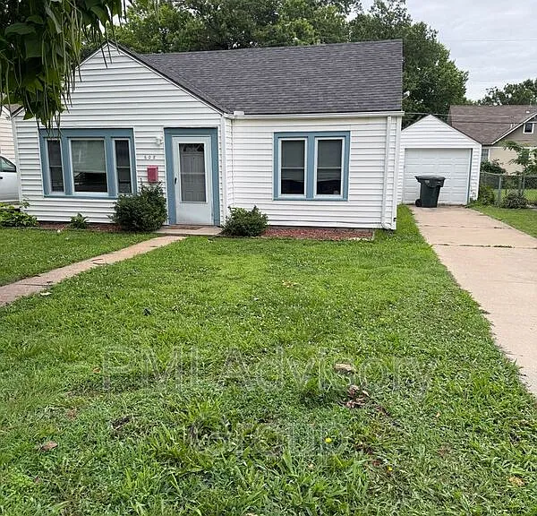 608 SW Medford Ave — Photo 1