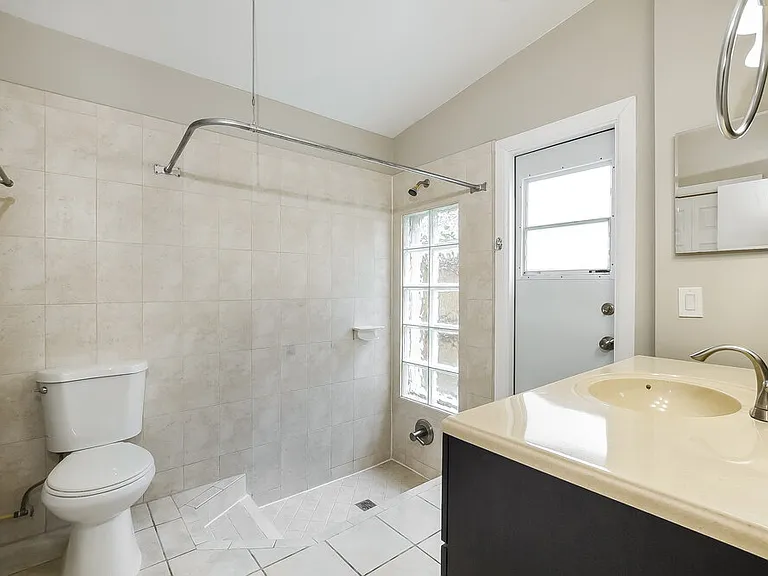 1409 Bridlebrook Dr — Photo 11