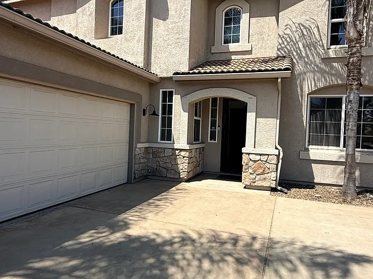 2337 N Silvervale St — Photo 4