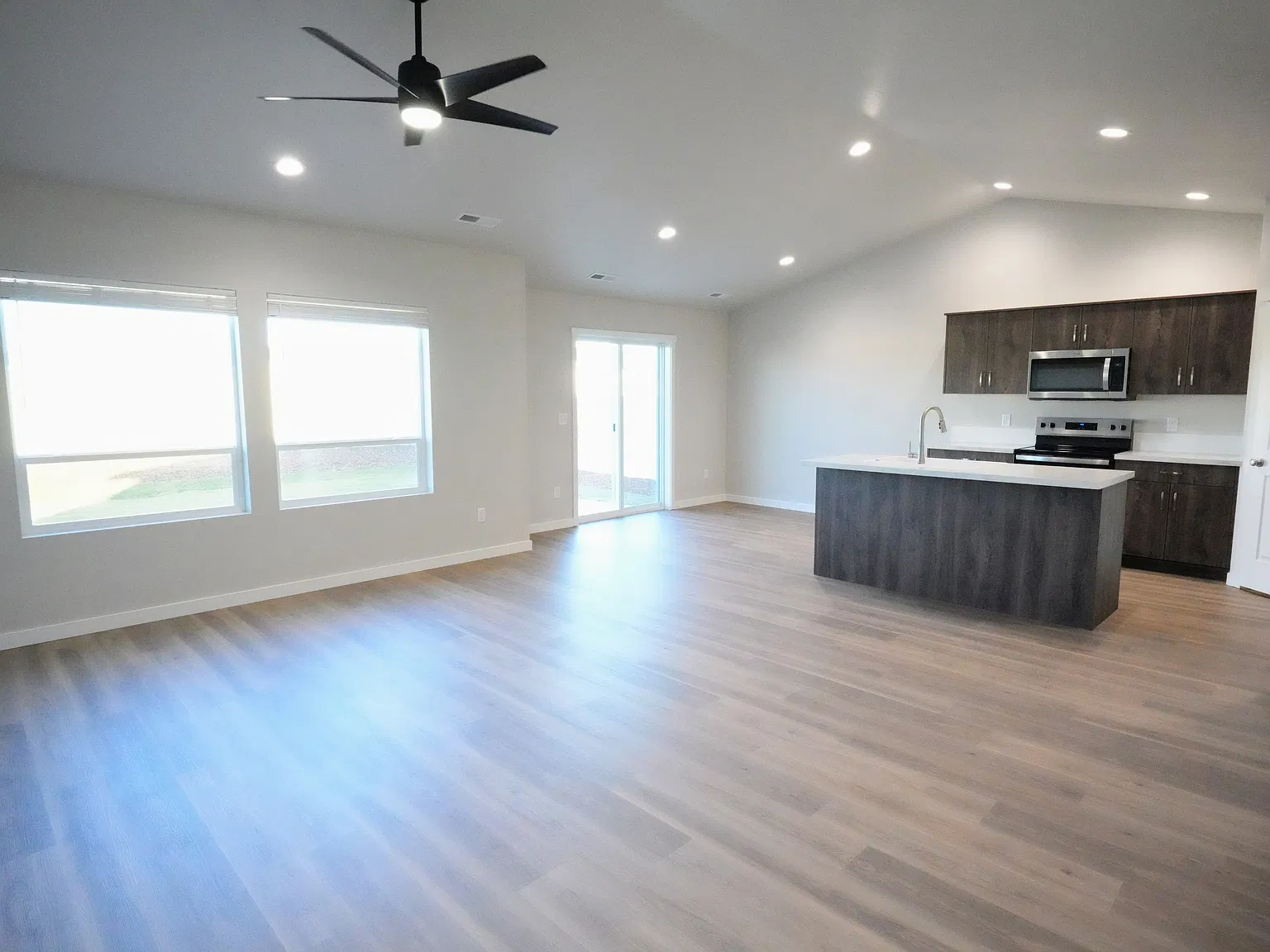 1602 Dyer St — Photo 3