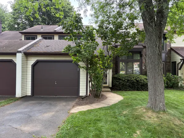 323 Milford Ct, Newtown, PA 18940