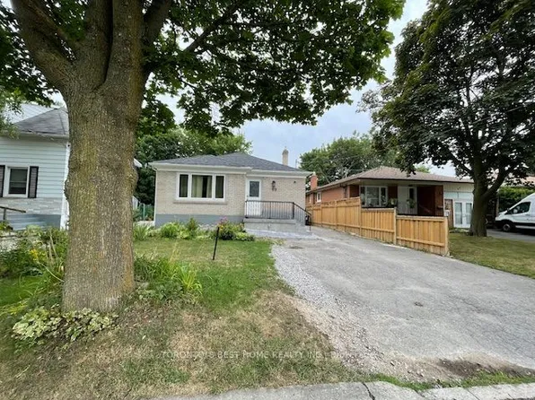 69 Madawaska Ave, Toronto, ON M2M 2R2