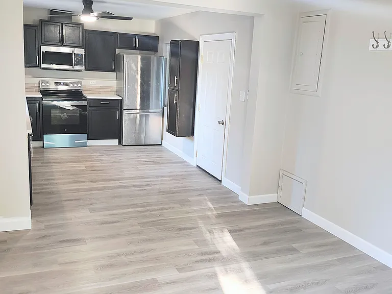 1048 Elm St — Photo 9