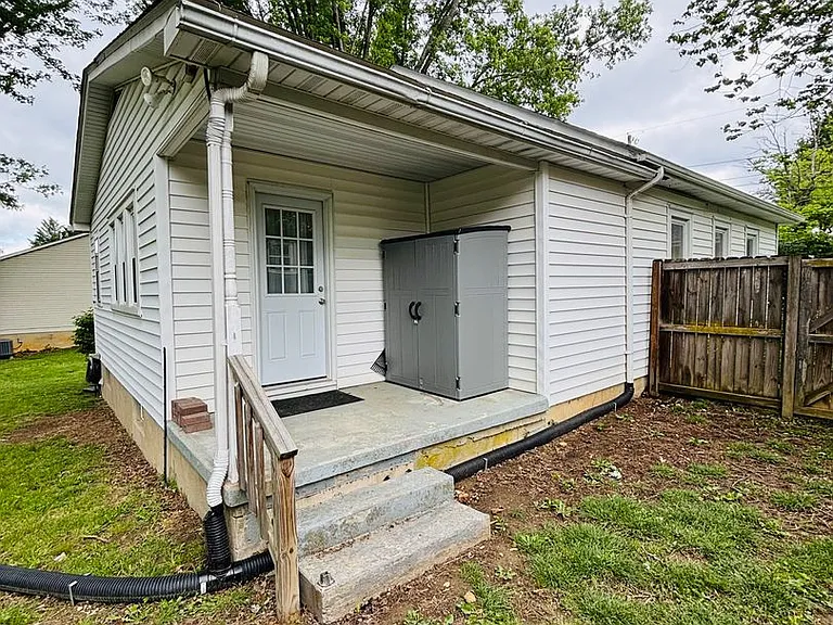 925 Forest St — Photo 16
