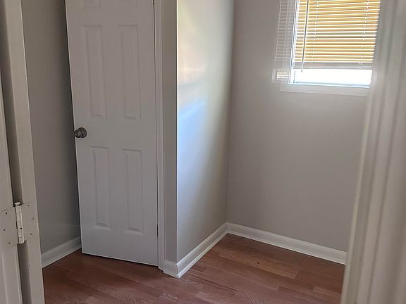 4th image of 2498 Vandale Ave