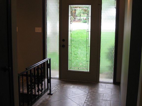 4th image of 2833 N La Salle Dr