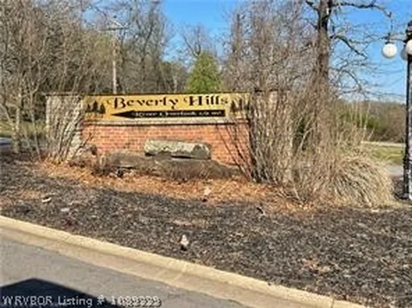 64 Beverly Hills Dr, Van Buren, AR 72956