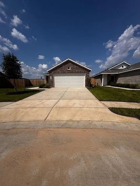 3 bed, 2.0 bath, 1461 sqft, $2,350 — Photo 3