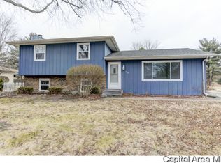 816 Flaggland Dr, Sherman, IL 62684