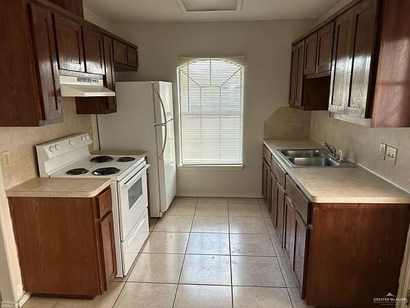 4th image of 801 W Bronze Dr