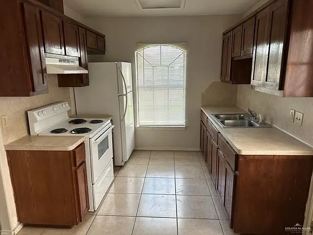 801 W Bronze Dr — Photo 4