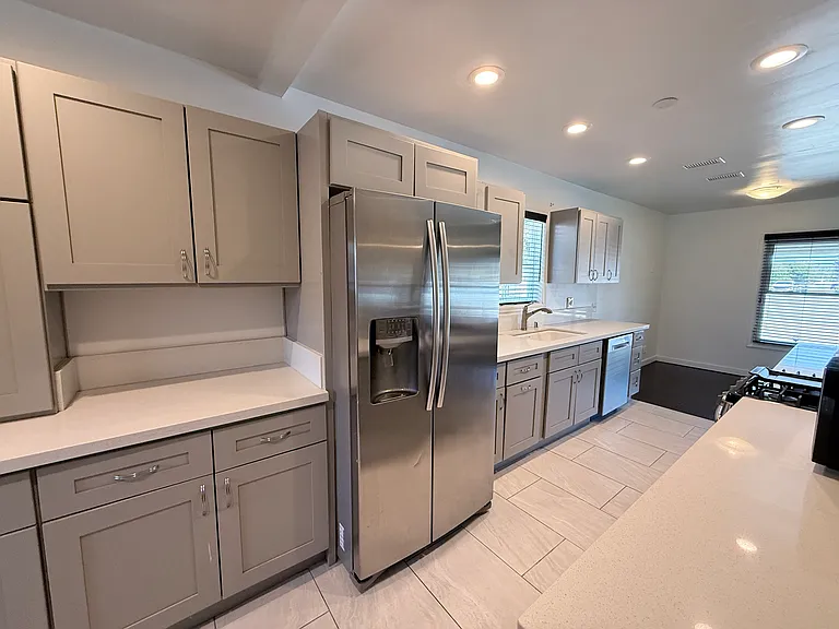 527 N San Antonio Ave — Photo 6