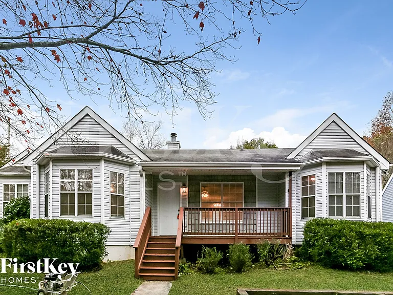 604 Rays Ln SE — Photo 1
