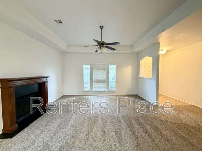 3 bed, 2.0 bath, 1704 sqft, $1,895 — Photo 2