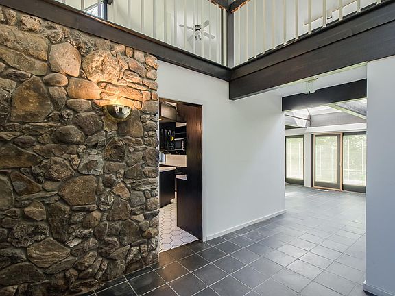 15 woods end foyer 5.jpg