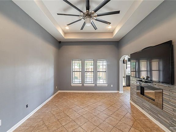 3rd image of 3021 Vanessa Ave