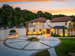 2121 Ridgewood Dr, Waco, TX 76710