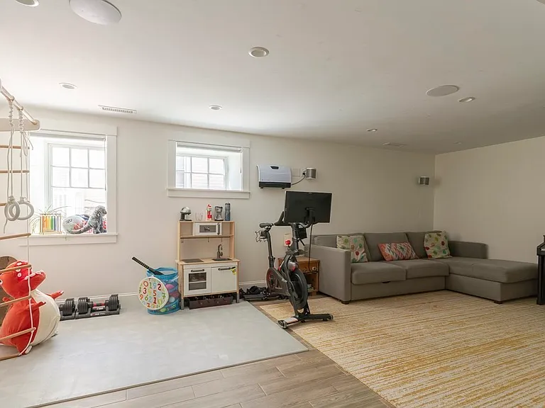 36 Laurel St #1 — Photo 29