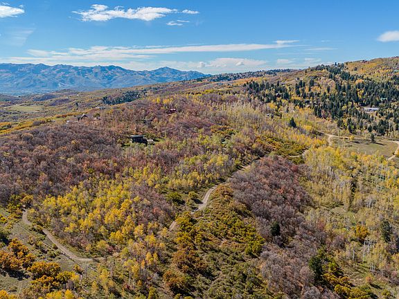 2nd image of 144 Bear Tooth Rd