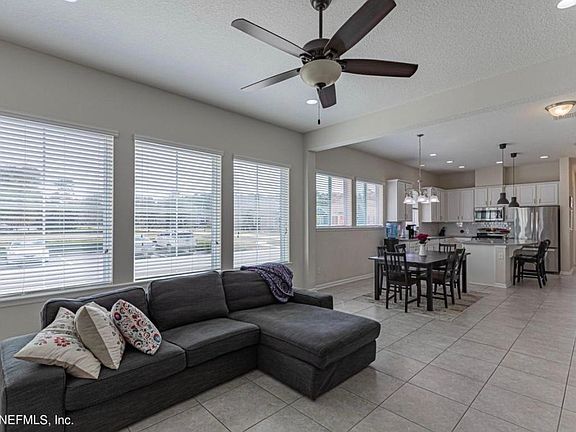 3rd image of 170 Southern Oak Dr