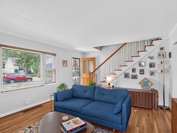 5th image of 323 Stratford Dr