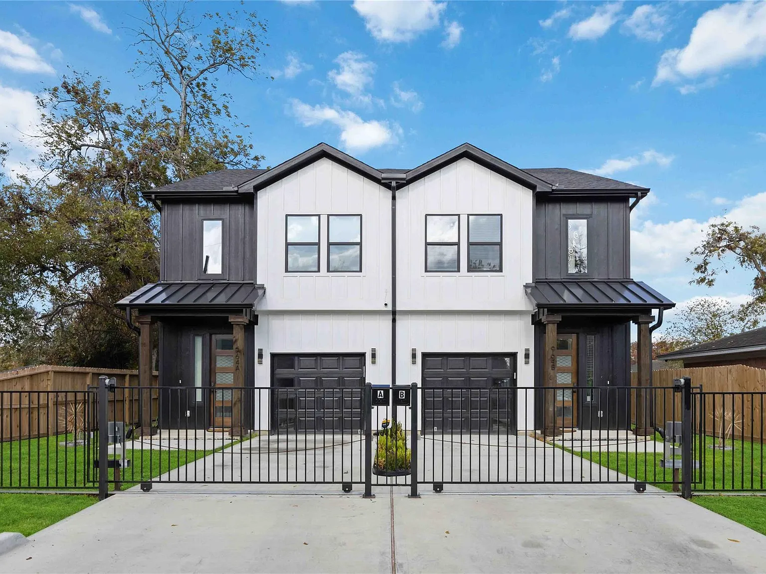 3 bed, 2.5 bath, 2904 sqft, $2,500 — Photo 1