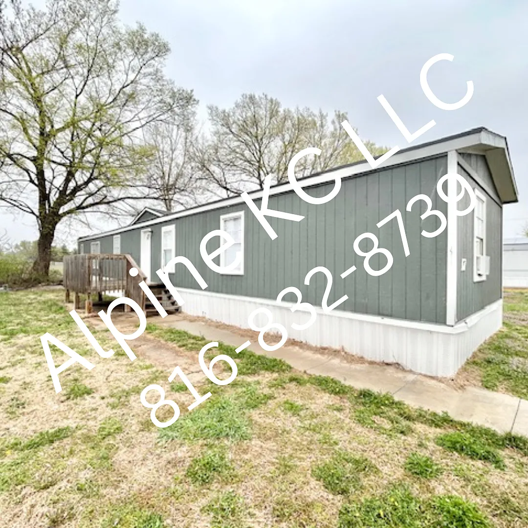 5505 SW Lakefront Ln S — Photo 1