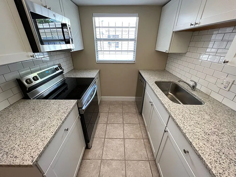 529 Hibiscus Way — Photo 9