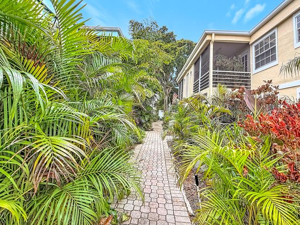 305 SE 11th Ave APT D