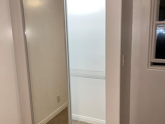3rd image of 2600 W 85th St