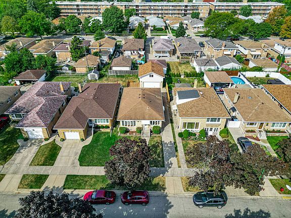 3rd image of 4924 N Mont Clare Ave