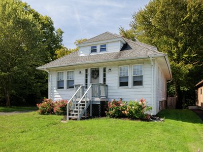 22 Yale Ave, Middlebury, CT, 06762